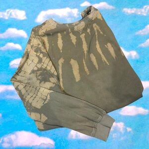 Tie-Dye Sweatshirt in Olive and Beige